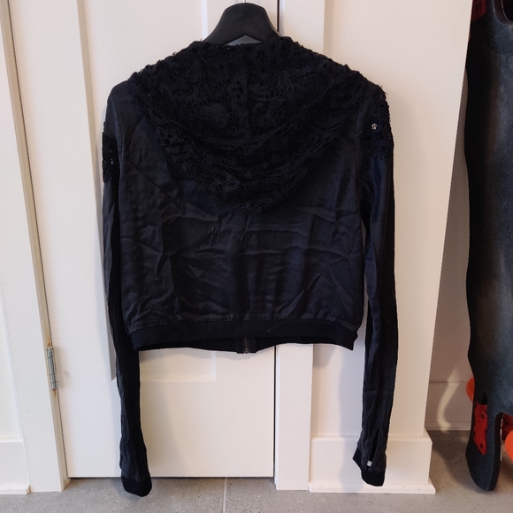 ODASI lace hoodie - Picture 3 of 4